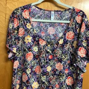 LulaRoe classic T.